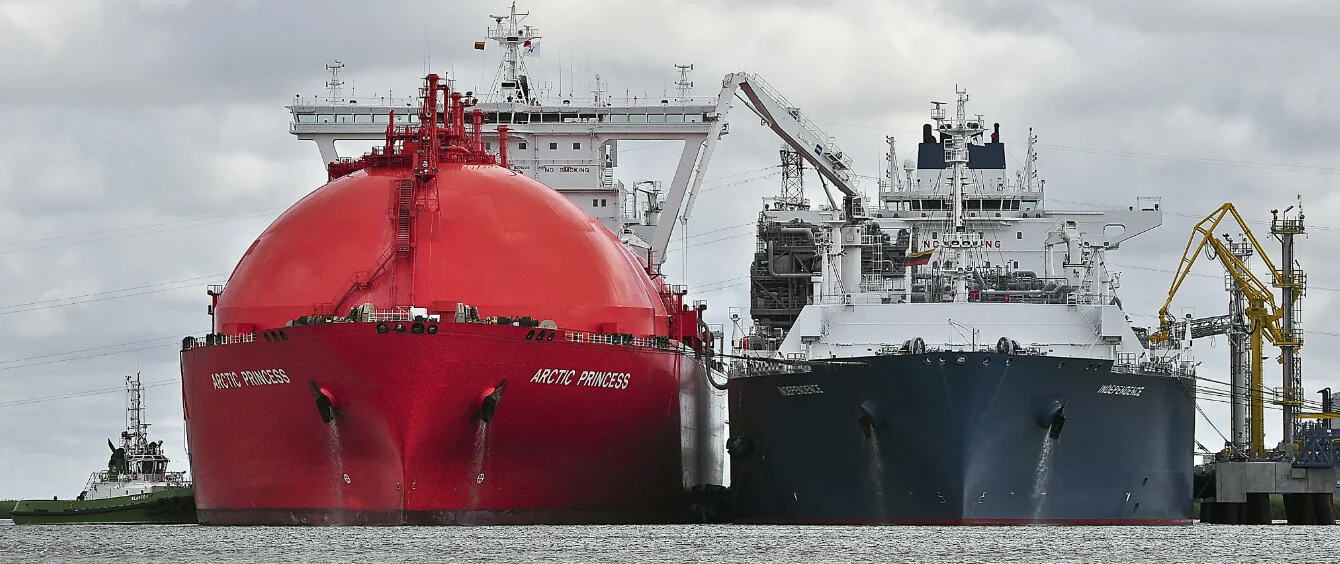 Foto, dass zwei LNG-Schiffe zeigt